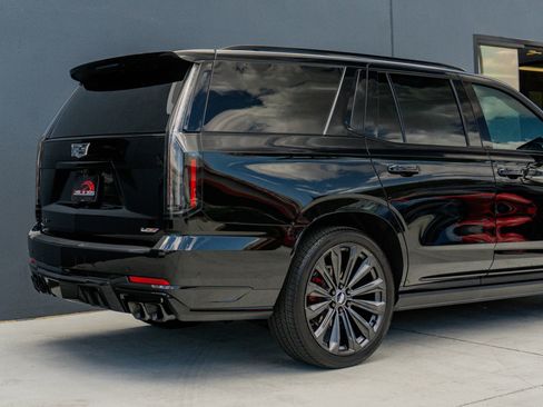 Used 2025 Cadillac Escalade V AWD/4WD image 33