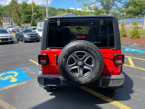 Used 2019 Jeep Wrangler Sport AWD/4WD image 12