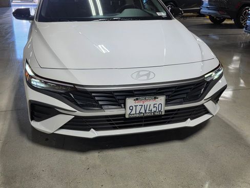 Certified 2025 Hyundai Elantra Sport image 9
