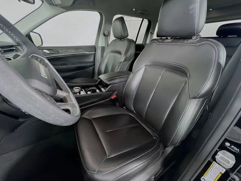 Used 2023 Jeep Grand Cherokee Limited AWD/4WD image 22