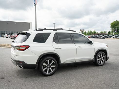 Used 2023 Honda Pilot Touring image 10