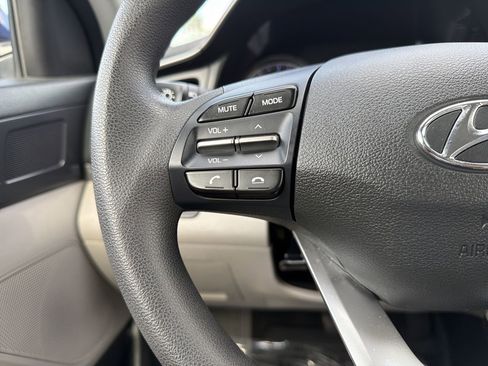 Used 2020 Hyundai Elantra SE FWD image 24