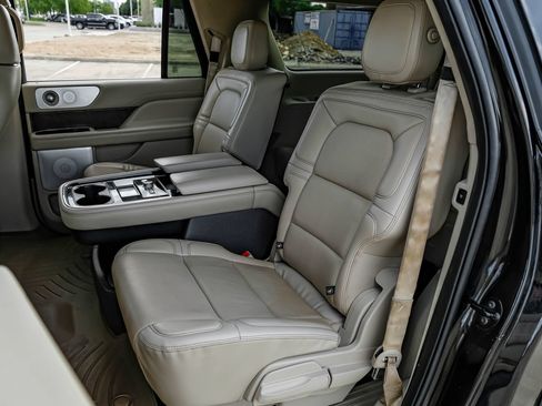 Used 2020 Lincoln Navigator L Reserve w/ Equipment Group 208A Reserve AWD/4WD image 48