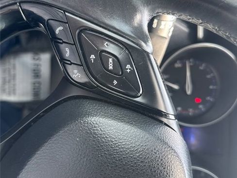 Used 2018 Toyota C-HR XLE FWD image 28