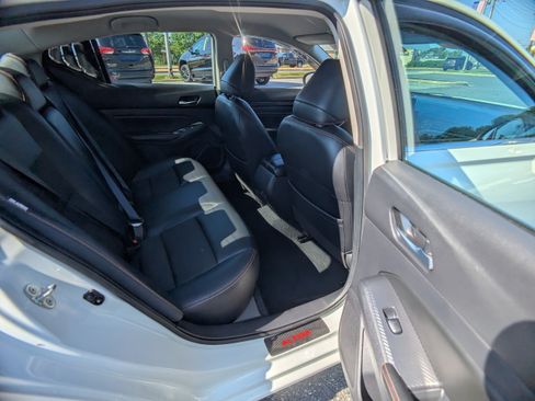 Used 2019 Nissan Altima 2.5 SR FWD image 13