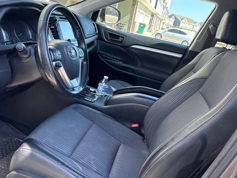 Used 2017 Toyota Highlander Plus AWD/4WD image 16
