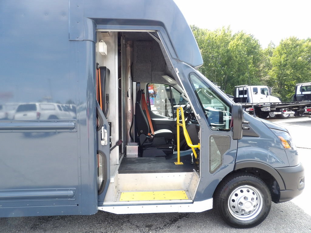 Used 2022 Ford Transit 350 DRW RWD image 23