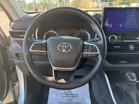 Used 2023 Toyota Highlander L image 25
