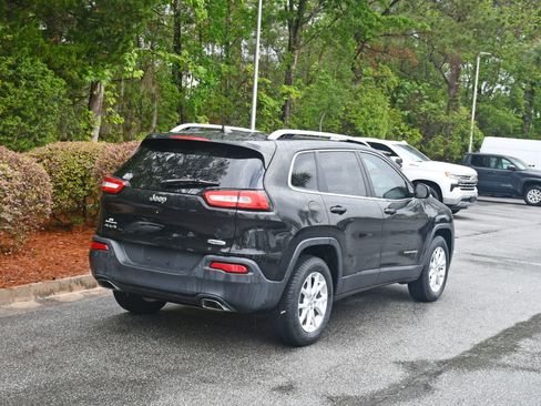 Used 2018 Jeep Cherokee Latitude AWD/4WD image 4