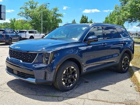 Certified 2024 Kia Sorento S w/ Panoramic Sunroof Package AWD/4WD image 3