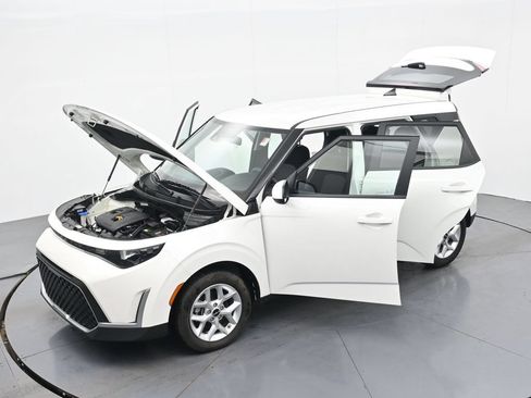 Used 2025 Kia Soul LX w/ LX Technology Package FWD image 39