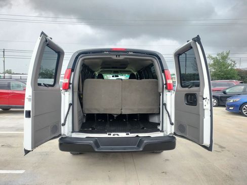 Used 2017 Chevrolet Express 2500 LS RWD image 3