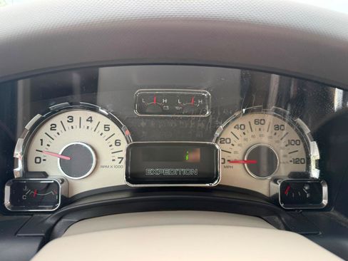Used 2014 Ford Expedition Limited w/ Equipment Group 301A AWD/4WD image 32