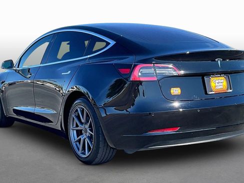 Used 2018 Tesla Model 3 Mid Range image 11