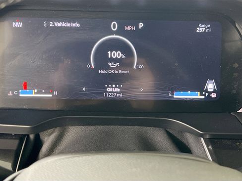 Used 2023 Jeep Grand Cherokee Laredo image 12