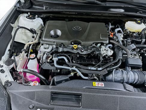 Used 2025 Toyota Camry LE image 32