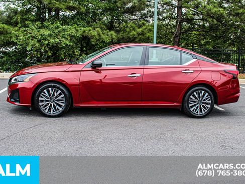 Used 2025 Nissan Altima 2.5 SV FWD image 7