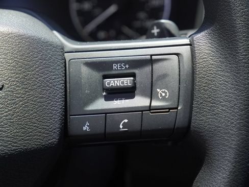 Used 2025 Nissan Rogue S FWD image 13