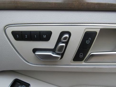 Used 2014 Mercedes-Benz E 350 Sedan image 20