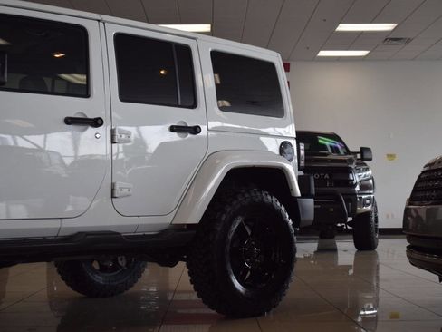 Used 2014 Jeep Wrangler Unlimited Sahara AWD/4WD image 18