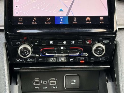 Used 2022 Jeep Grand Cherokee Overland AWD/4WD image 4