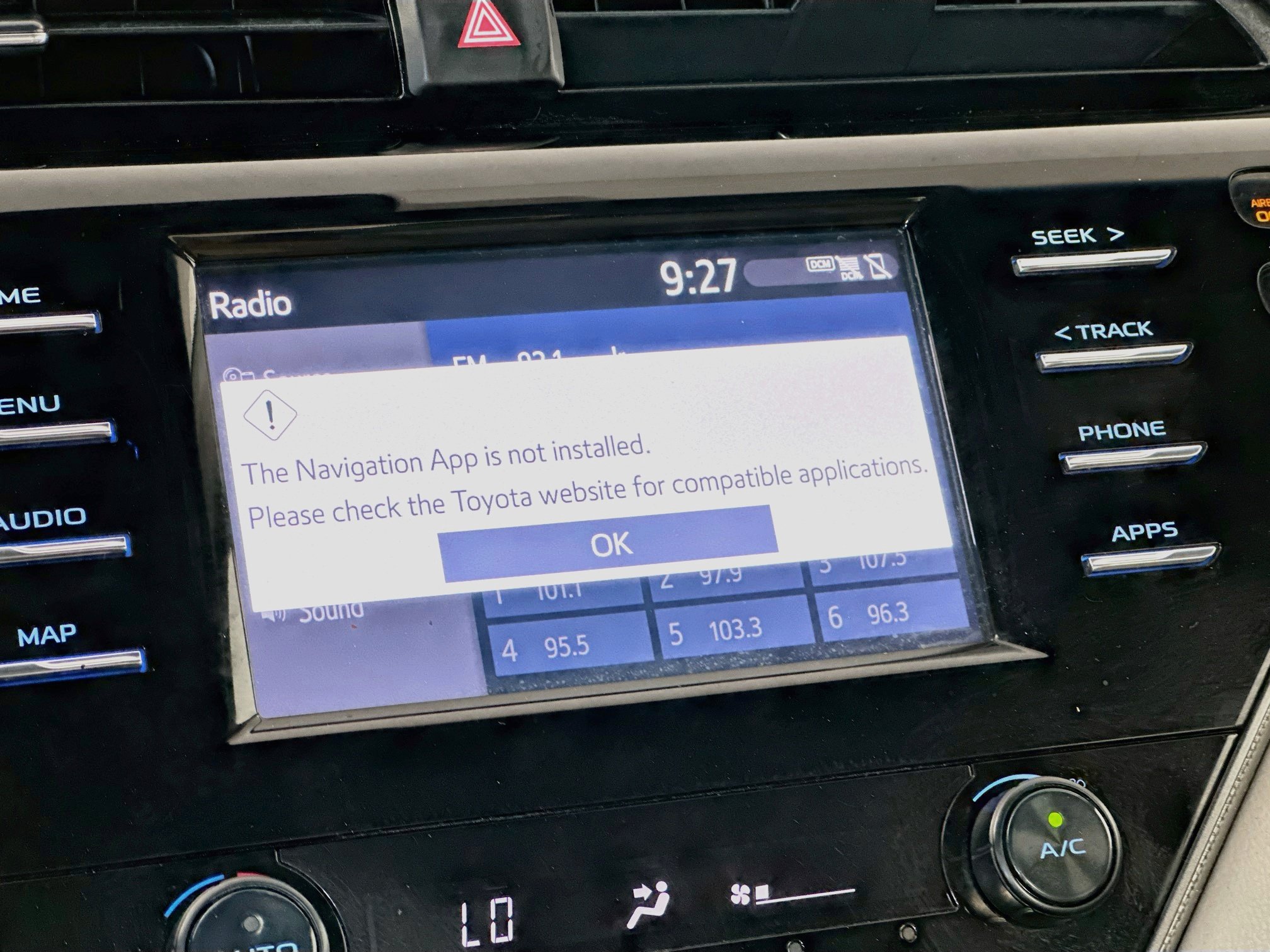 Used 2019 Toyota Camry SE w/ Convenience Package FWD image 22