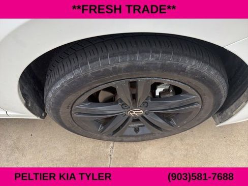 Used 2023 Volkswagen Jetta SE w/ Panoramic Sunroof Package image 14