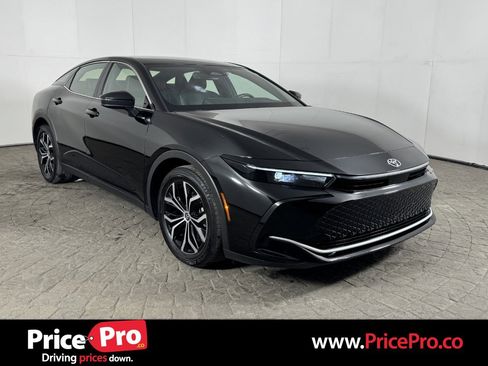 Used 2025 Toyota Crown image 1