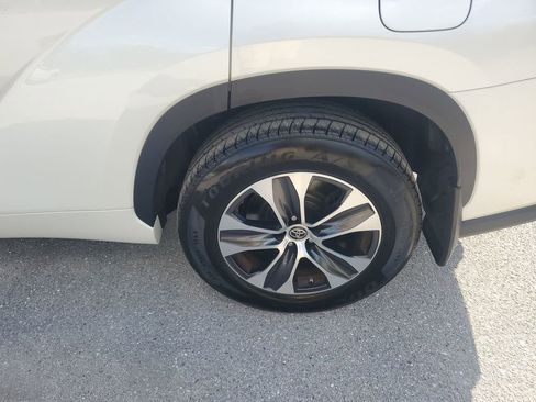 Used 2021 Toyota Highlander XLE image 20