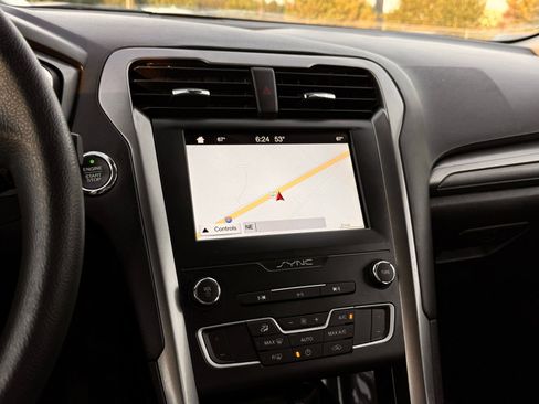 Used 2019 Ford Fusion SE FWD image 34