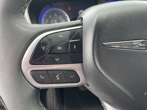 Used 2024 Chrysler Pacifica Touring-L FWD image 33