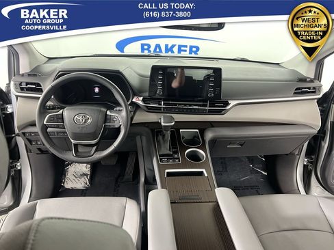 Used 2023 Toyota Sienna XLE image 21