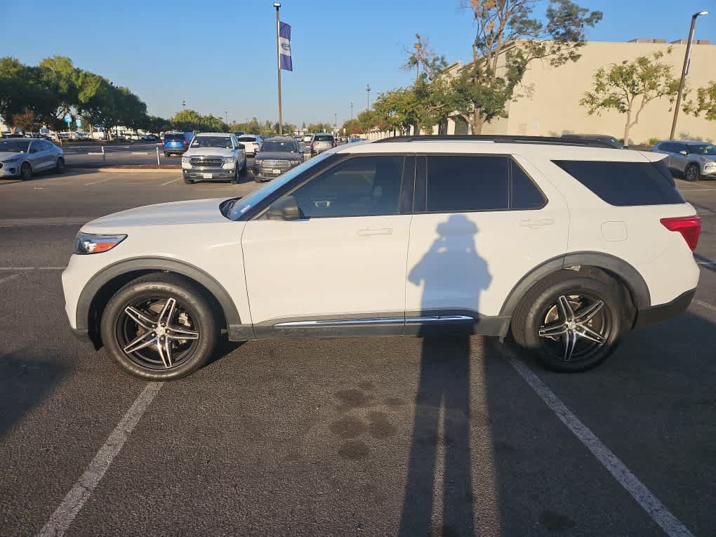 Used 2021 Ford Explorer XLT RWD image 4