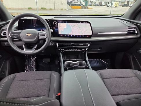 Used 2026 Chevrolet Traverse LT w/ Driver Confidence Package FWD image 12