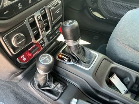 Used 2024 Jeep Wrangler Unlimited Rubicon AWD/4WD image 26