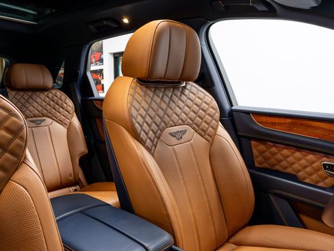 Used 2021 Bentley Bentayga w/ First Edition Specification AWD/4WD image 30