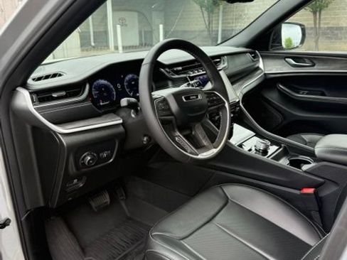 Used 2024 Jeep Grand Cherokee L Limited w/ Luxury Tech Group II AWD/4WD image 14