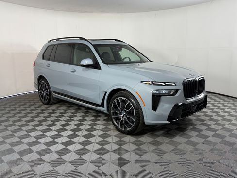 Used 2026 BMW X7 xDrive40i w/ M Sport Package AWD/4WD image 7
