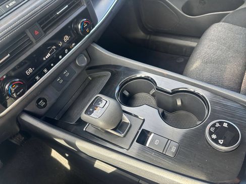 Used 2025 Nissan Rogue SV AWD/4WD image 42