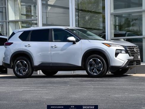 Used 2025 Nissan Rogue SV AWD/4WD image 1