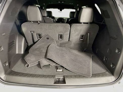 Used 2022 Chevrolet Traverse Premier FWD image 27