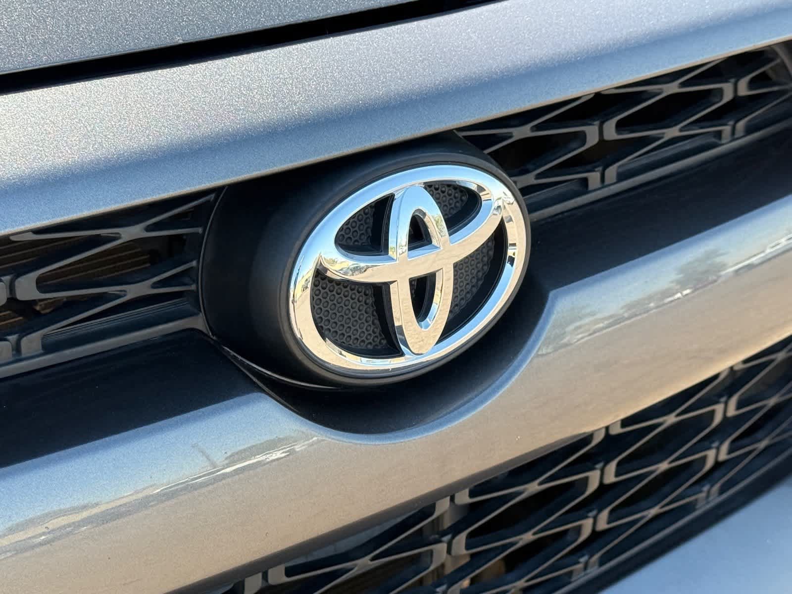 Used 2018 Toyota 4Runner SR5 Premium AWD/4WD image 33