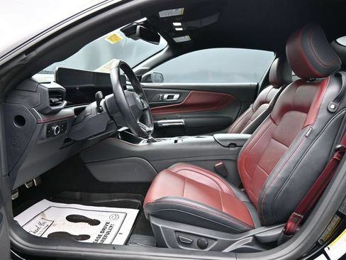 Used 2025 Ford Mustang GT Premium RWD image 9