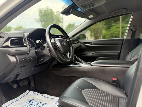 Used 2019 Toyota Camry SE FWD image 8