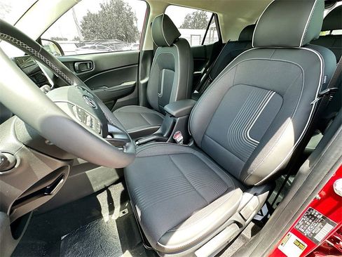 New 2025 Hyundai Venue Limited image 13