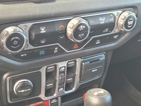 Used 2024 Jeep Wrangler Unlimited AWD/4WD image 16