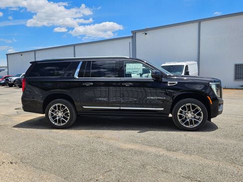 New 2026 GMC Yukon XL Denali w/ Denali Reserve Package AWD/4WD image 7