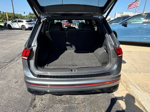 Used 2024 Volkswagen Tiguan SE R-Line AWD/4WD image 28