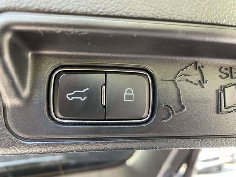 Used 2021 Ford Explorer XLT w/ Equipment Group 202A AWD/4WD image 11
