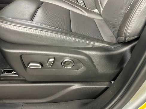 Used 2025 GMC Yukon Denali image 24